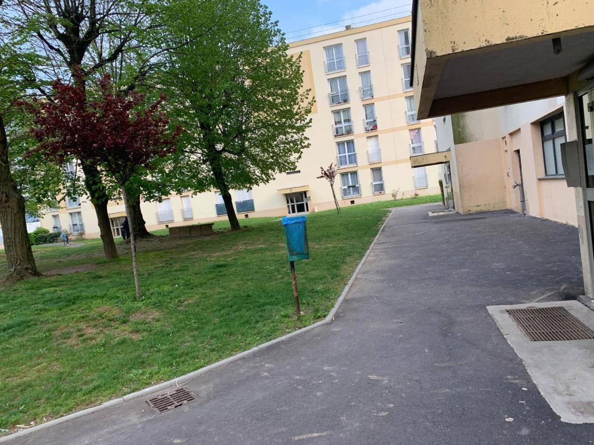 Une Chambre Simple Confortable Avec Acces Direct Aeroport D'Orly Exterior photo